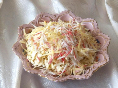 Салат с капустой и крабовыми палочками