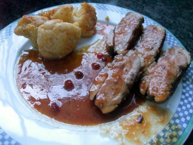 Утиная грудка с соусом из апельсинов