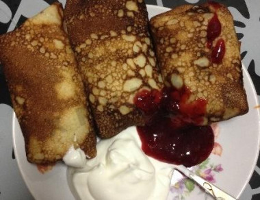 Блинчики с бананами черносливом и орехами