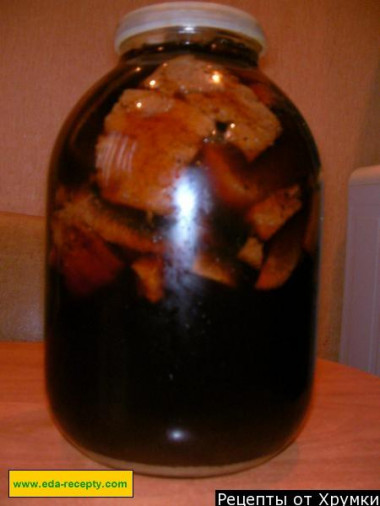 Рецепт - Домашний квас из ржаного черного хлеба - Шаг 8 -  После этого накрываем банку блюдцем или крышкой и оставляем в теплом месте на двое суток для брожения.