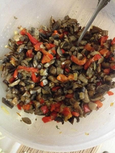 Рецепт - Салат белковый Энергия - Шаг 9 -  Смешиваем все компаненты - грибы с овощами