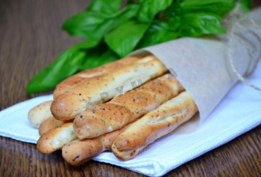 Хлебные палочки с сыром и базиликом