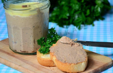 Паштет из куриной печени с горохом нут