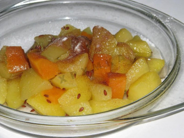 Запеченные тыква с яблоками и корицей в микроволновке