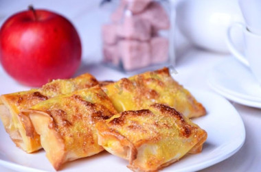 Пирожки с яблоками из теста фило в духовке