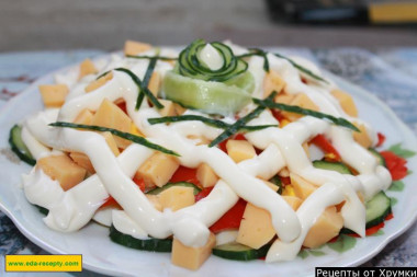 Салат Фантазия с яйцами и сыром