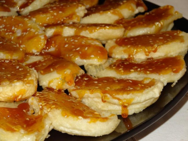Яблоки в карамели с кунжутом