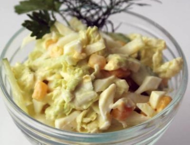 Салат из сельдерея черешкового с консервированной кукурузой