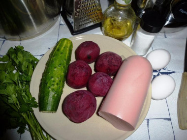 Рецепт - холодный борщ из свеклы с колбасой - Шаг 1 - Приготавливаем ингредиенты.