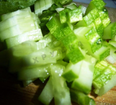 Рецепт - холодный борщ из свеклы с колбасой - Шаг 3 -  Нарезаем остальные ингредиенты.