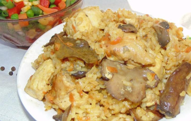 Плов с грибами и курицей в мультиварке