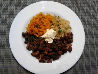 Рецепт - Салат со свиной печенью и морковью - Шаг 9 -  Смешиваем вместе все компоненты салата, кроме фасоли.