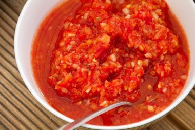 Аджика с базиликом и кориандром по-абхазски без варки