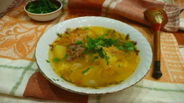Кислые щи с тушенкой из квашеной капусты