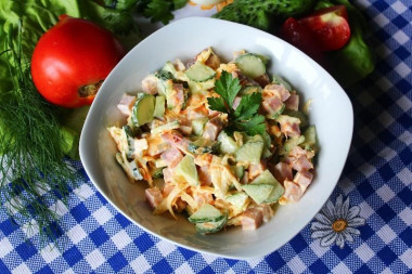 Салат простой с ветчиной морковью сыром