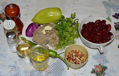 Рецепт - Салат Тбилиси с говядиной и консервированной фасолью - Шаг 1 - Продукты для салата &quot