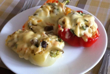 Перец фаршированный курицей