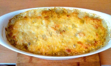 Картофель с курочкой запеченный в сливочно-чесночном соусе