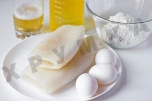 Рецепт - Кальмары в пивном кляре - Шаг 1 - Для приготовления понадобится: кальмары, яйца, пиво светлое, мука, соль, перец горошек(черный), лавровый лист