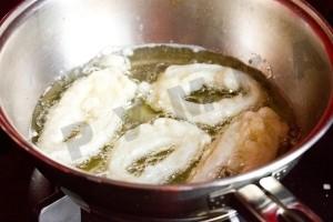 Рецепт - Кальмары в пивном кляре - Шаг 5 -  Много класть не надо