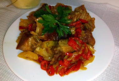 Поджарка филе свинины с ананасами