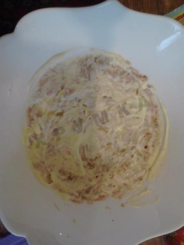 Рецепт - Салат под кайфом - Шаг 2 -  каждый слой промазываем майонезом