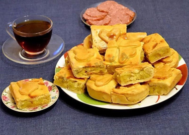 Пирог из песочного теста с картошкой