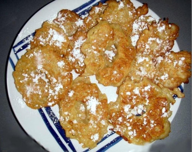 Яблочные сладкие пончики