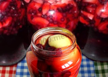 Компот из вишни и яблок