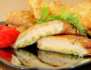 Отбивные из куриных грудок с твердым сыром и майонезом