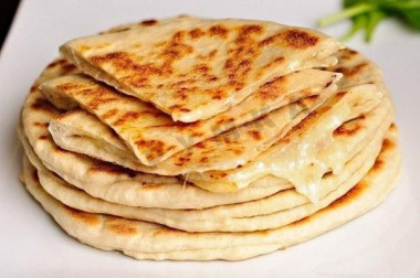 Хачапури с сыром и вареным яйцом