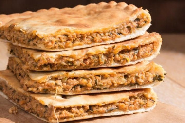 Мясной пирог с булгуром и сулгуни