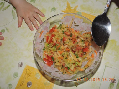 Салат витаминный с редькой