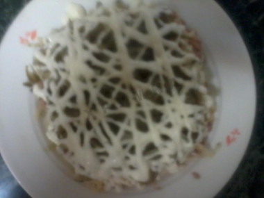 Рецепт - Салат Египетская пирамида - Шаг 7 -  Делаем майонезную сеточку.