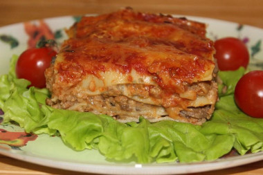 Мясная лазанья с грибным соусом