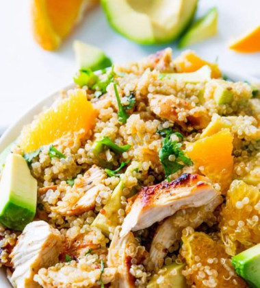 Салат с киноа курицей и апельсинами