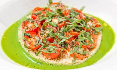 Теплый кускус с кремом из зеленой фасоли
