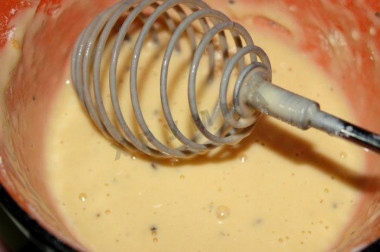 Рецепт - Тилапия жареная в кляре из шампанского - Шаг 2 -  Все вместе хорошенько взбиваем...консистенция должна быть схожей с жидкой сметаной.