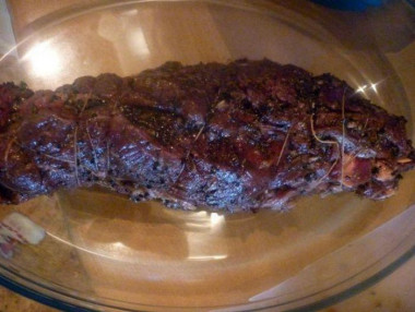 Рецепт - Говядина в кофейном маринаде - Шаг 2 -  Полученной массой обмазать кусок говядины и оставить как минимум на 30 минут.Обжарить кусок на сковороде,на большом огне,по 2 минуты с каждой стороны, или разогреть духовку до 230С и обжарить в духовке минут 15.