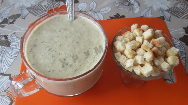 Крем-суп из шампиньонов с домашними гренками