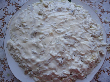 Рецепт - Салат Гнездо - Шаг 4 -  Смазать майонезом.