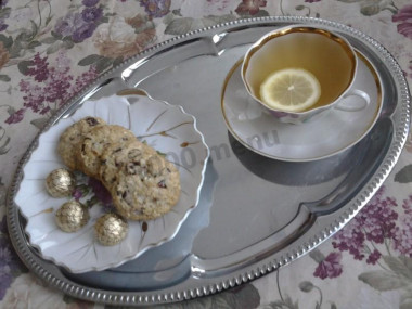 Печенье овсяное с орехами шоколадом и сушеной клюквой