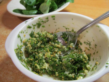 Рецепт - Теплый салат с осьминогами - Шаг 9 -  Соединяем горчицу в зернах, оливковое масло, укроп и чеснок