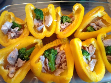 Рецепт - Фаршированный перец половинками в духовке - Шаг 3 -  Вареную курицу.