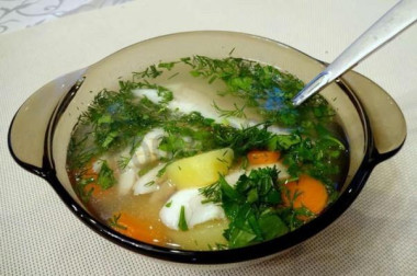 Рыбный суп уха из речной рыбы