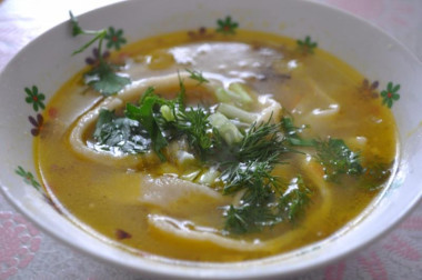 Суп с куриными грудками, домашней лапшой и картошкой