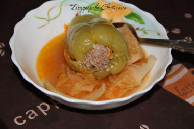 Фаршированный перец с рисом, фаршем и капустой