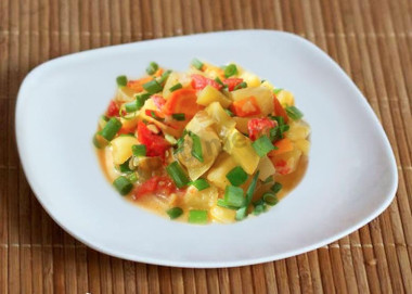 Молодая картошка с кабачками