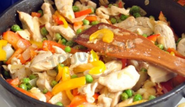 Рататуй с картошкой на сковороде