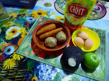 Рецепт - Салат из черной редьки Нежный - Шаг 1 - Овощи и яйца отварить. Редьку черную по желанию можно заменить на зеленую или белую. В моей семье любят черную.